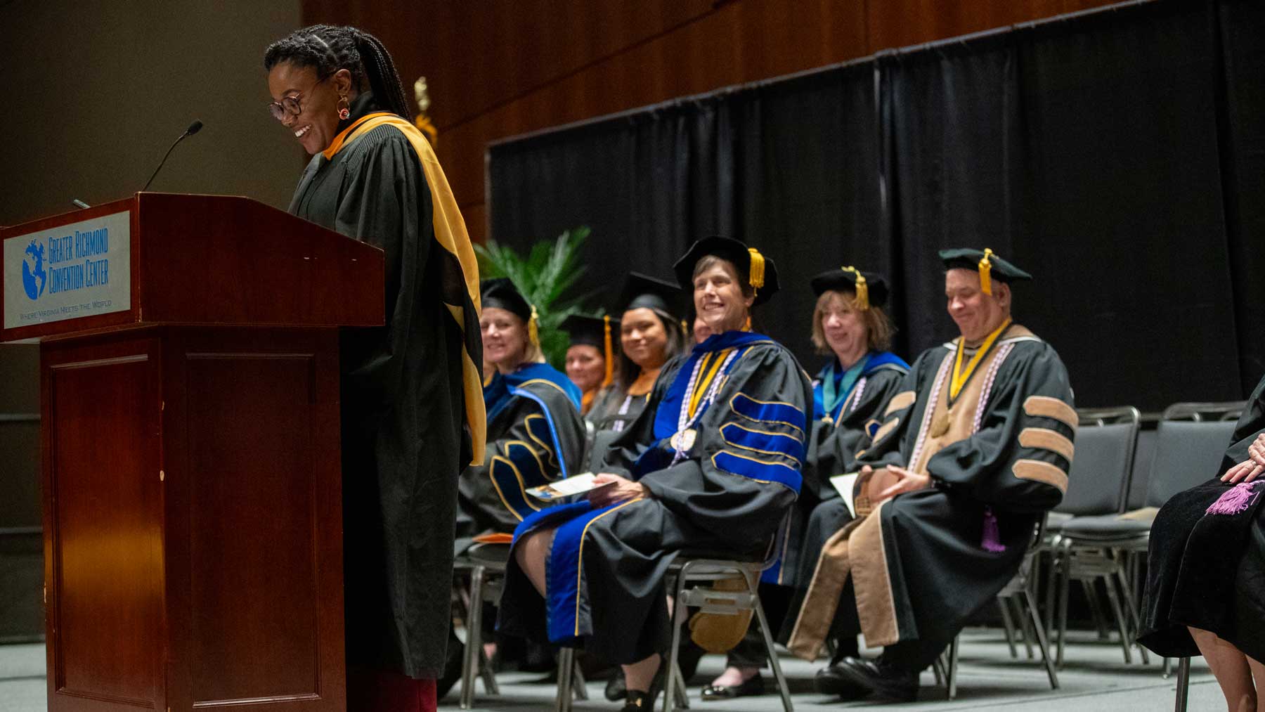speaker teria mathews-settle delivers a commencement address on stage at the 2023 winter commencement ceremony for v.c.u. school of nursing